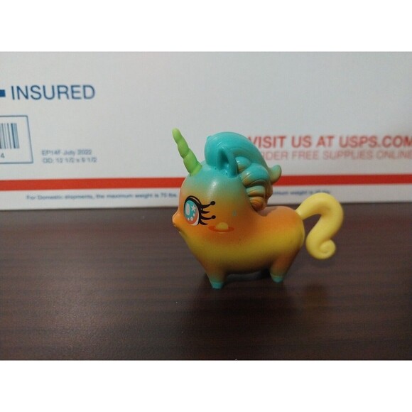 Uni-Verse Unicorn Surprise Spin Master Lot of 3 Figures - Picture 6 of 9